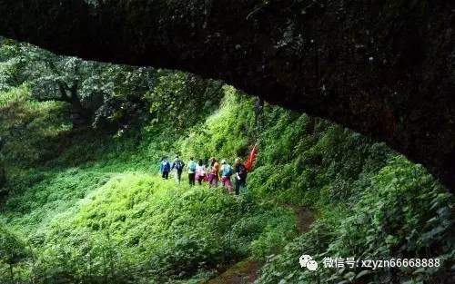 救援顽皮的小女孩