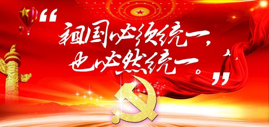 沙滩游玩的女孩们