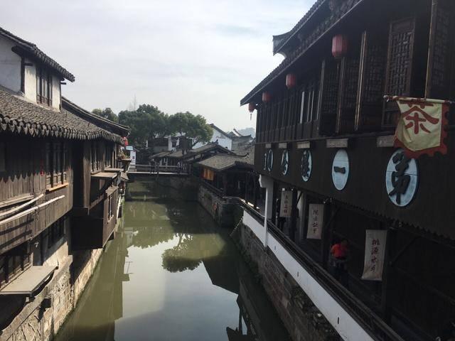 龙地逃生